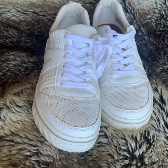 BKE Esanti Womens White Perforated Fashion Sneakers- Host Pick - Picture 7 of 11